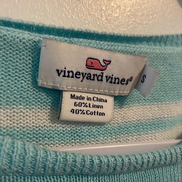 3/$20❤️ 🐳 Vineyard Vines sweater 🐳 - Picture 3 of 4